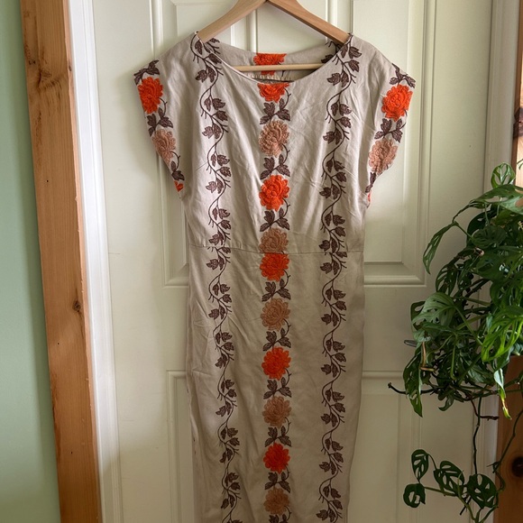 Handmade vintage dress with embroidery - Picture 3 of 3